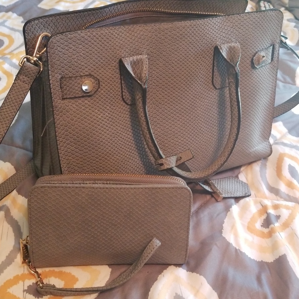 Purse with matching wallet gray in color